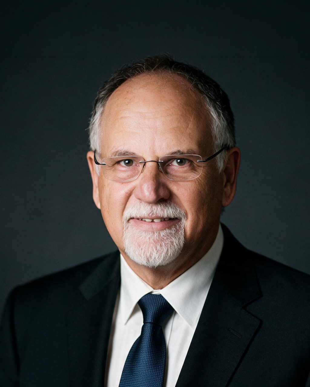 Portrait of author José Luis Gonzalez